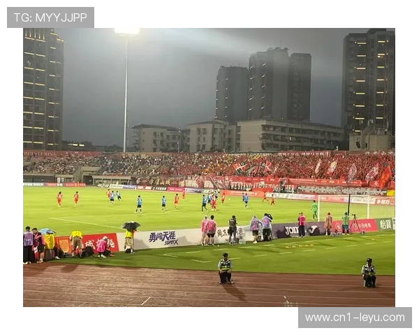 黄希扬角球助攻老将发光 铜梁龙冲超功臣之一