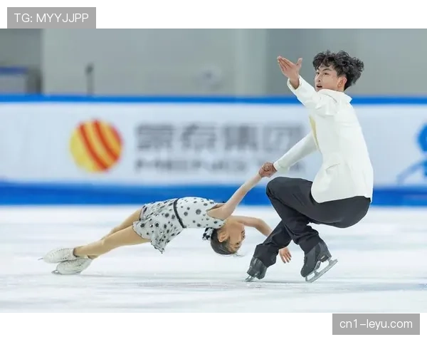 中国花样滑冰双人滑组合 谈节目编排与情感表达 中国花样滑冰双人滑组合 谈节目编排与情感表达