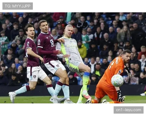 曼城锋线哈兰德轮休管理 为英超争冠关键战蓄力